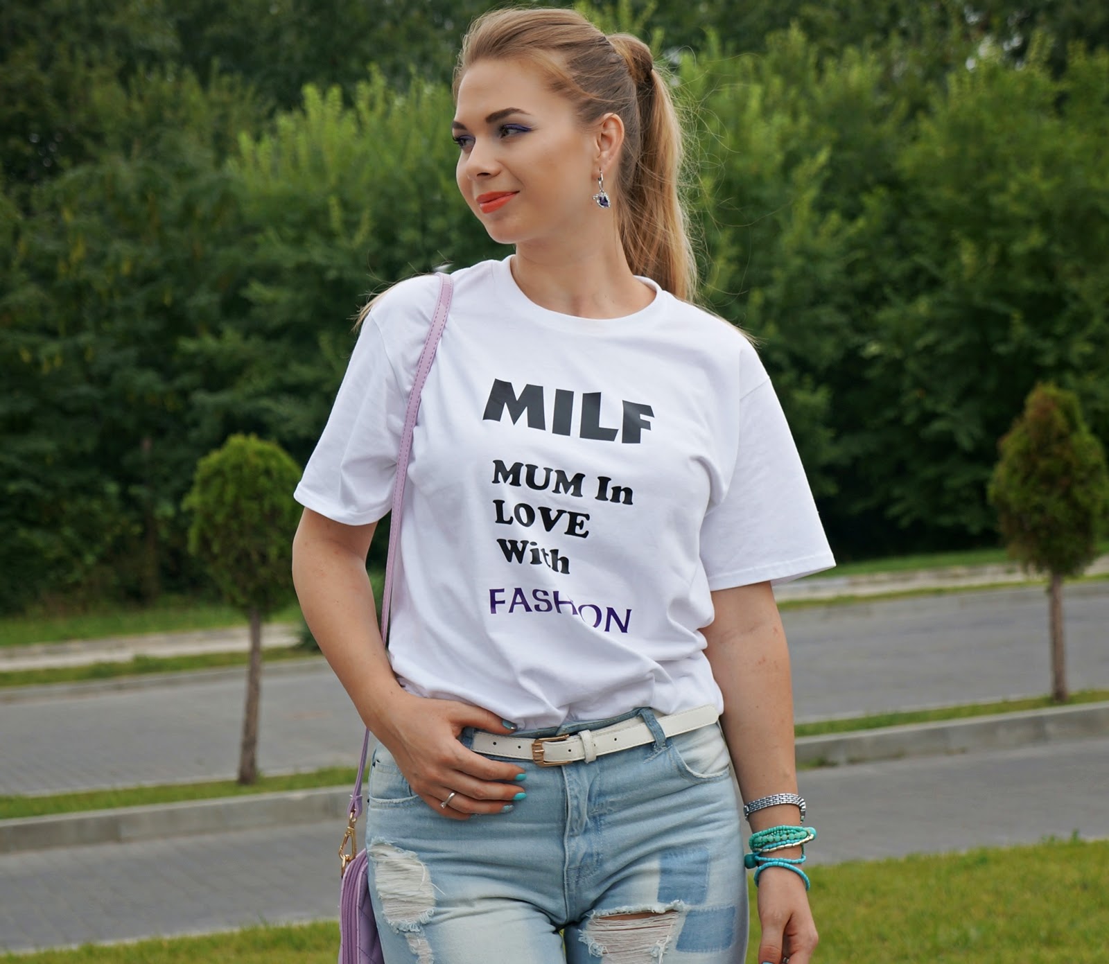 Siteuri noi, tricouri personalizate, obosită – Mother In Love with Fashion